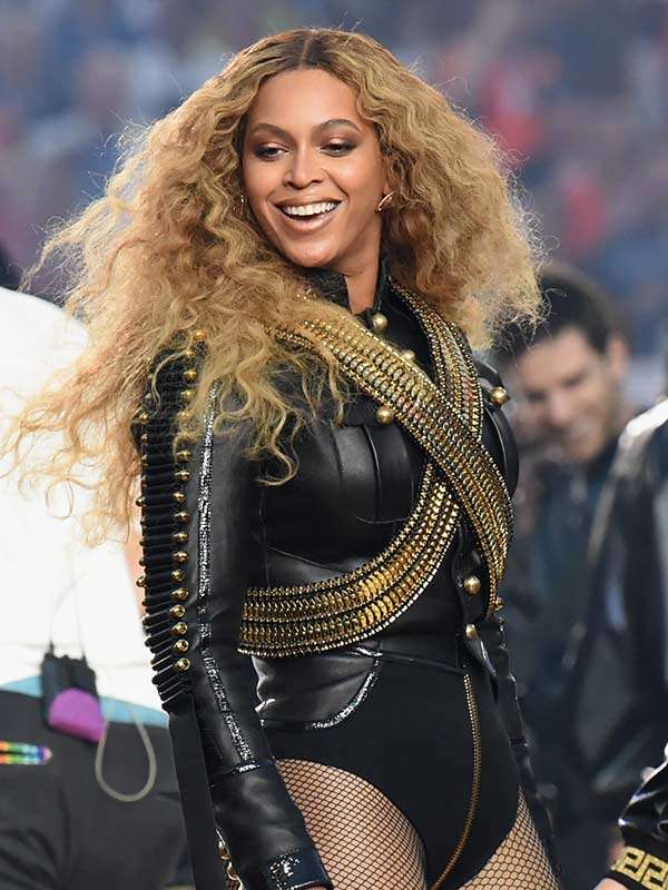 See Beyoncé in a Tan Jacket at Super Bowl 2022