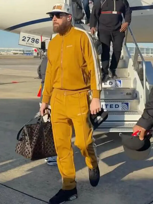 travis kelce super bowl outfit